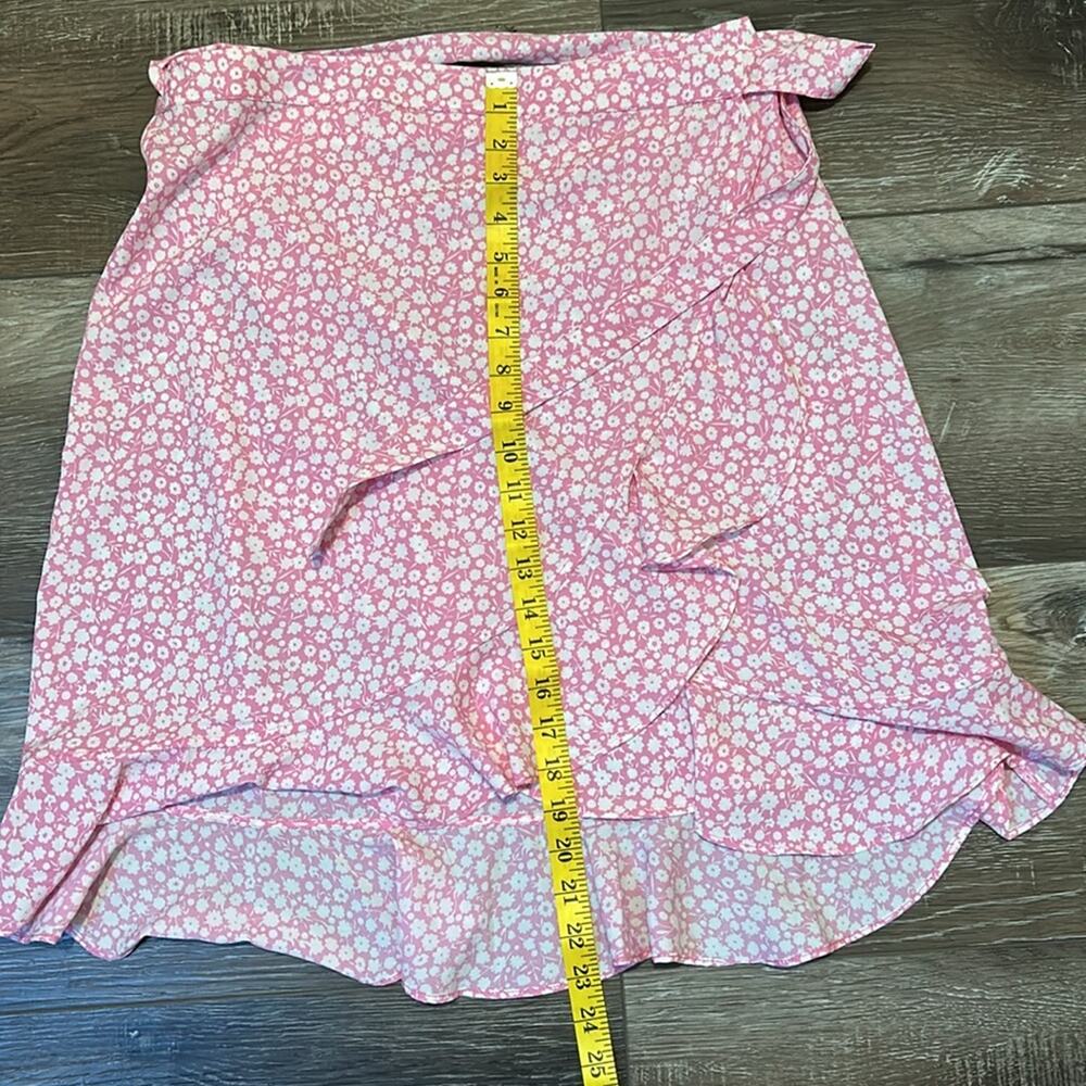 Wrap short skirt, pink with white flowers, size medium - Picture 7 of 13